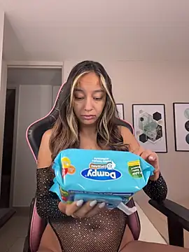 Snapshot of DianaHopson chatting on October 11, 2025, 10:38 am DianaHopson online show from October 11, 2025, 10:38 am