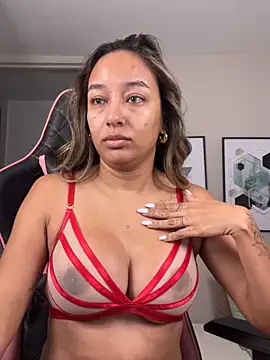 Snapshot of DianaHopson chatting on October 22, 2025, 10:47 am DianaHopson online show from October 22, 2025, 10:47 am