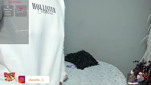 Snapshot of Shanelle__ chatting on December 22, 2025, 11:54 am Shanelle online show from December 22, 2025, 11:54 am