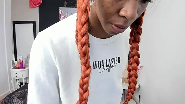 Snapshot of Shanelle__ chatting on September 30, 2025, 2:01 pm Shanelle   online show from September 30, 2025, 2:01 pm