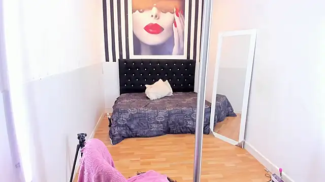 Snapshot of Shanelle__ chatting on September 22, 2025, 1:50 pm Shanelle   online show from September 22, 2025, 1:50 pm