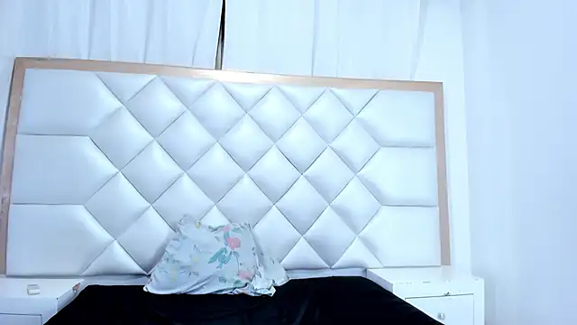 Snapshot of Shanelle__ chatting on November 3, 2025, 1:58 pm Shanelle online show from November 3, 2025, 1:58 pm