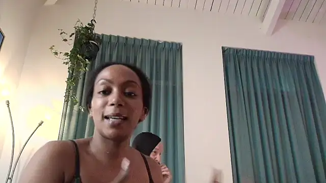 Snapshot of ROXYNL chatting on February 19, 2026, 5:54 pm ROXYNL online show from February 19, 2026, 5:54 pm