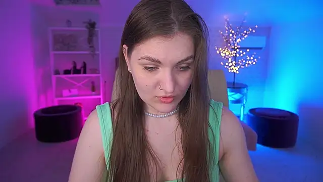 Snapshot of EmmyCharmm chatting on June 4, 2026, 5:56 am EmmyCharmm online show from June 4, 2026, 5:56 am