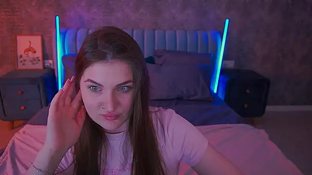 EmmyCharmm online show from April 9, 2026, 6:19 am