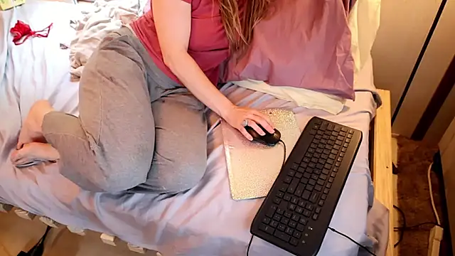 Snapshot of xxpixeyxx chatting on September 30, 2025, 4:24 pm xxpixeyxx online show from September 30, 2025, 4:24 pm