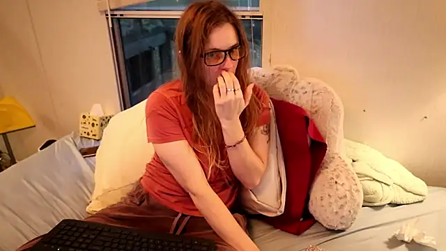 Snapshot of xxpixeyxx chatting on October 28, 2025, 2:05 pm xxpixeyxx online show from October 28, 2025, 2:05 pm