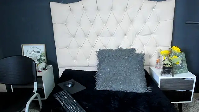 Snapshot of Andrys_ chatting on February 17, 2025, 4:28 pm Andrys online show from February 17, 2025, 4:28 pm