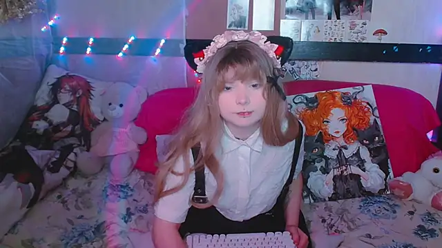 Usagi Blush  online show from December 1, 2024, 9:53 pm