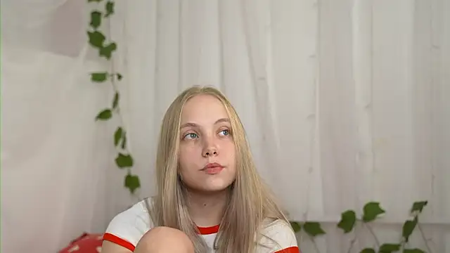 Snapshot of _Appr0ved_ chatting on September 19, 2025, 3:38 pm Appr0ved online show from September 19, 2025, 3:38 pm