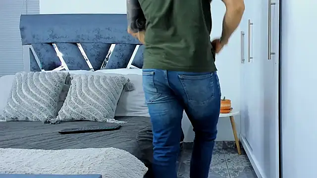 Snapshot of Zack_Froone chatting on October 23, 2025, 4:05 pm Zack Froone online show from October 23, 2025, 4:05 pm