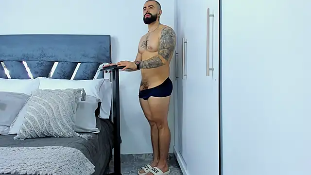 Snapshot of Zack_Froone chatting on October 20, 2025, 12:49 pm Zack Froone online show from October 20, 2025, 12:49 pm