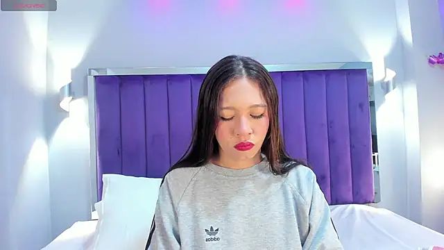 Snapshot of SaraRiley chatting on October 21, 2025, 11:04 pm SaraRiley online show from October 21, 2025, 11:04 pm