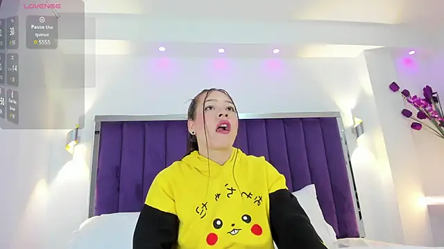 Snapshot of SaraRiley chatting on February 7, 2025, 10:52 pm SaraRiley online show from February 7, 2025, 10:52 pm