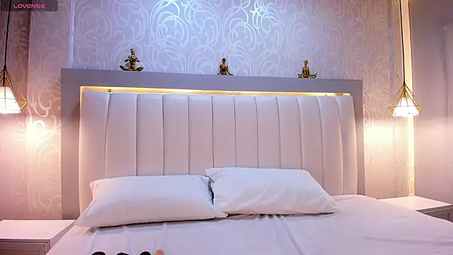 Snapshot of SaraRiley chatting on September 25, 2025, 7:53 pm SaraRiley online show from September 25, 2025, 7:53 pm