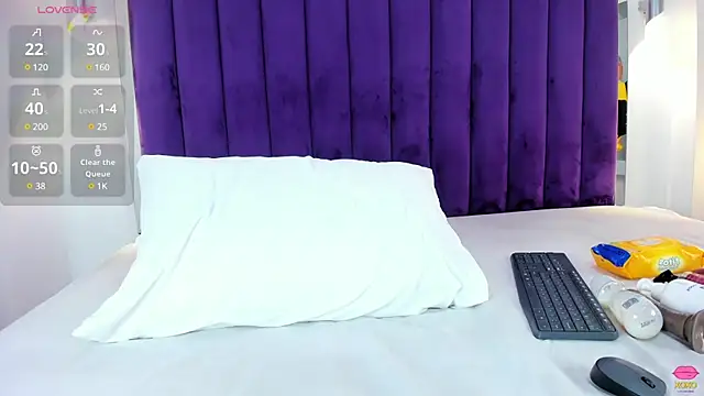 Snapshot of SaraRiley chatting on January 31, 2025, 11:03 pm SaraRiley online show from January 31, 2025, 11:03 pm