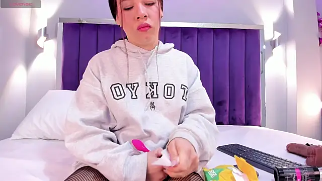 Snapshot of SaraRiley chatting on September 11, 2025, 10:54 pm SaraRiley online show from September 11, 2025, 10:54 pm