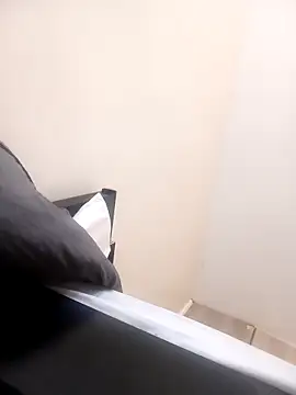 skiihot online show from March 19, 2026, 7:08 am