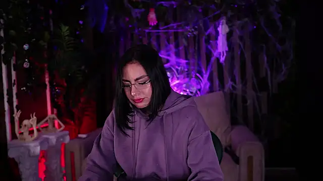 Snapshot of Kleeopatra_ chatting on October 14, 2025, 2:45 am Kleeopatra  online show from October 14, 2025, 2:45 am