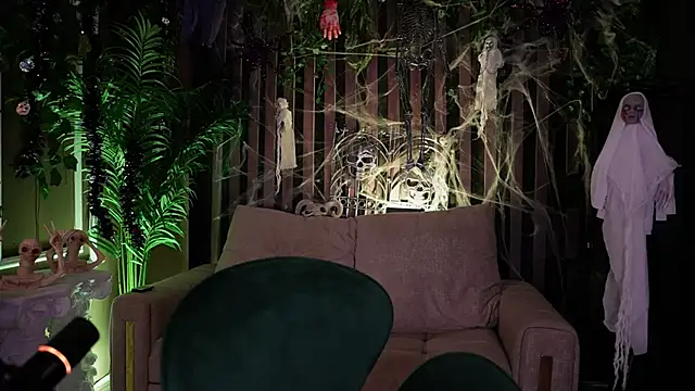 Snapshot of Kleeopatra_ chatting on October 17, 2025, 10:22 pm Kleeopatra  online show from October 17, 2025, 10:22 pm