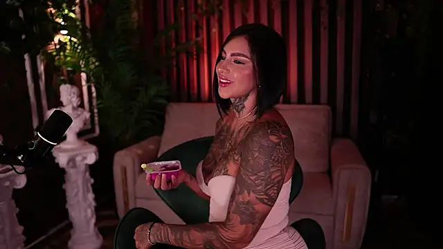 Snapshot of Kleeopatra_ chatting on September 17, 2025, 11:29 pm Kleeopatra  online show from September 17, 2025, 11:29 pm