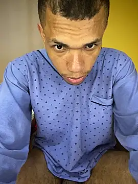 MoiseXxx 777 online show from October 5, 2025, 1:07 am