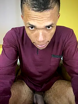 MoiseXxx 777 online show from October 2, 2025, 6:39 am