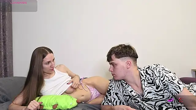 Emily and Ilumi online show from October 25, 2025, 5:24 pm