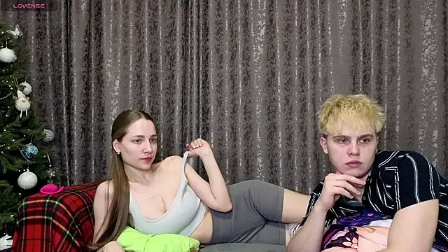 Emily and Ilumi online show from January 9, 2026, 5:09 pm