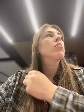 Snapshot of MommmyYummy chatting on October 28, 2025, 11:09 am MommmyYummy online show from October 28, 2025, 11:09 am