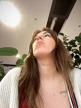 Snapshot of MommmyYummy chatting on October 9, 2025, 9:32 am MommmyYummy online show from October 9, 2025, 9:32 am