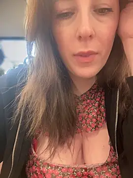 Snapshot of MommmyYummy chatting on September 19, 2025, 8:29 am MommmyYummy online show from September 19, 2025, 8:29 am