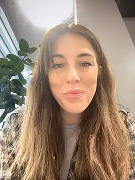 Snapshot of MommmyYummy chatting on October 5, 2025, 11:23 am MommmyYummy online show from October 5, 2025, 11:23 am