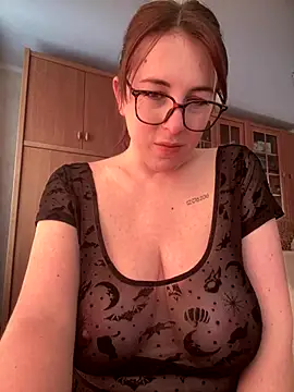 Snapshot of MommmyYummy chatting on November 3, 2025, 12:09 pm MommmyYummy online show from November 3, 2025, 12:09 pm