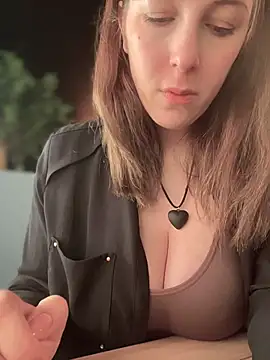 MommmyYummy online show from April 22, 2026, 9:38 am