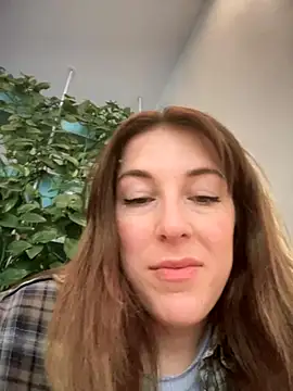 Snapshot of MommmyYummy chatting on October 12, 2025, 11:11 am MommmyYummy online show from October 12, 2025, 11:11 am