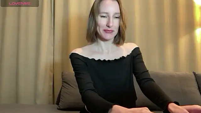 Snapshot of MonikaBos chatting on December 21, 2024, 10:19 pm MonikaBos online show from December 21, 2024, 10:19 pm