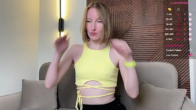 MonikaBos online show from December 3, 2025, 9:36 pm