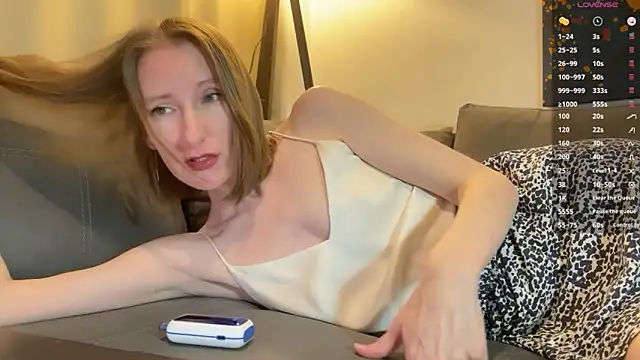 Snapshot of MonikaBos chatting on January 6, 2025, 10:58 pm MonikaBos online show from January 6, 2025, 10:58 pm