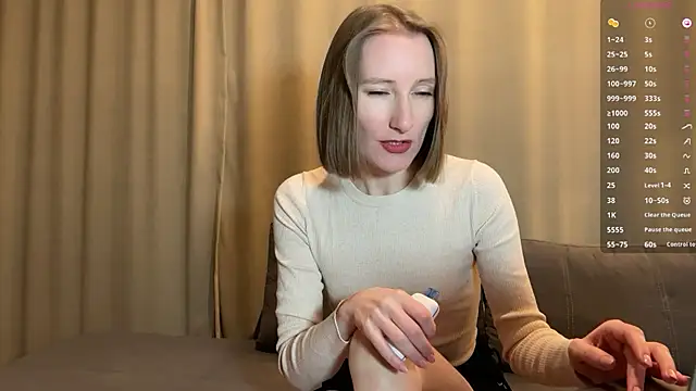 Snapshot of MonikaBos chatting on February 24, 2025, 10:58 pm MonikaBos online show from February 24, 2025, 10:58 pm