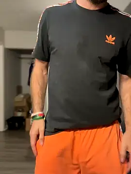 Snapshot of 4kUsh2Fashion0 chatting on October 6, 2025, 12:39 pm 4kUsh2Fashion0 online show from October 6, 2025, 12:39 pm