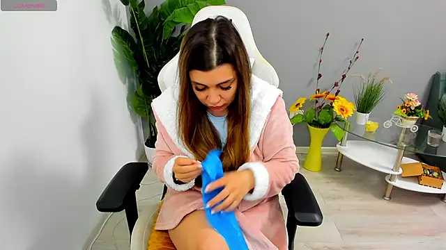 EveEvian online show from May 17, 2026, 9:42 am