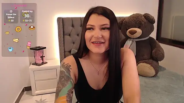 Snapshot of Nicols66 chatting on February 18, 2025, 12:59 am Nicols66 online show from February 18, 2025, 12:59 am