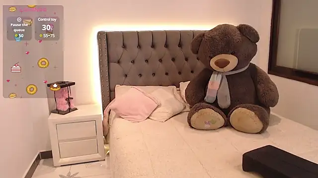 Snapshot of Nicols66 chatting on February 10, 2025, 10:40 pm Nicols66 online show from February 10, 2025, 10:40 pm