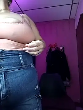 Snapshot of EllisW8 chatting on October 22, 2025, 10:47 am EllisW8 online show from October 22, 2025, 10:47 am