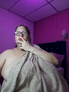 Snapshot of EllisW8 chatting on October 15, 2025, 10:51 pm EllisW8 online show from October 15, 2025, 10:51 pm