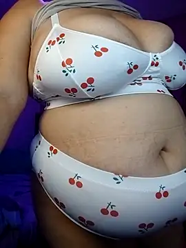 Snapshot of EllisW8 chatting on September 17, 2025, 11:23 am EllisW8 online show from September 17, 2025, 11:23 am