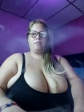 Snapshot of EllisW8 chatting on September 26, 2025, 12:12 pm EllisW8 online show from September 26, 2025, 12:12 pm