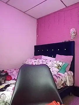 Snapshot of EllisW8 chatting on October 13, 2025, 10:43 pm EllisW8 online show from October 13, 2025, 10:43 pm