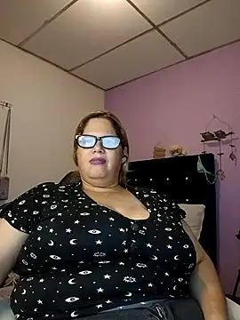 Snapshot of EllisW8 chatting on February 12, 2026, 11:04 pm EllisW8 online show from February 12, 2026, 11:04 pm